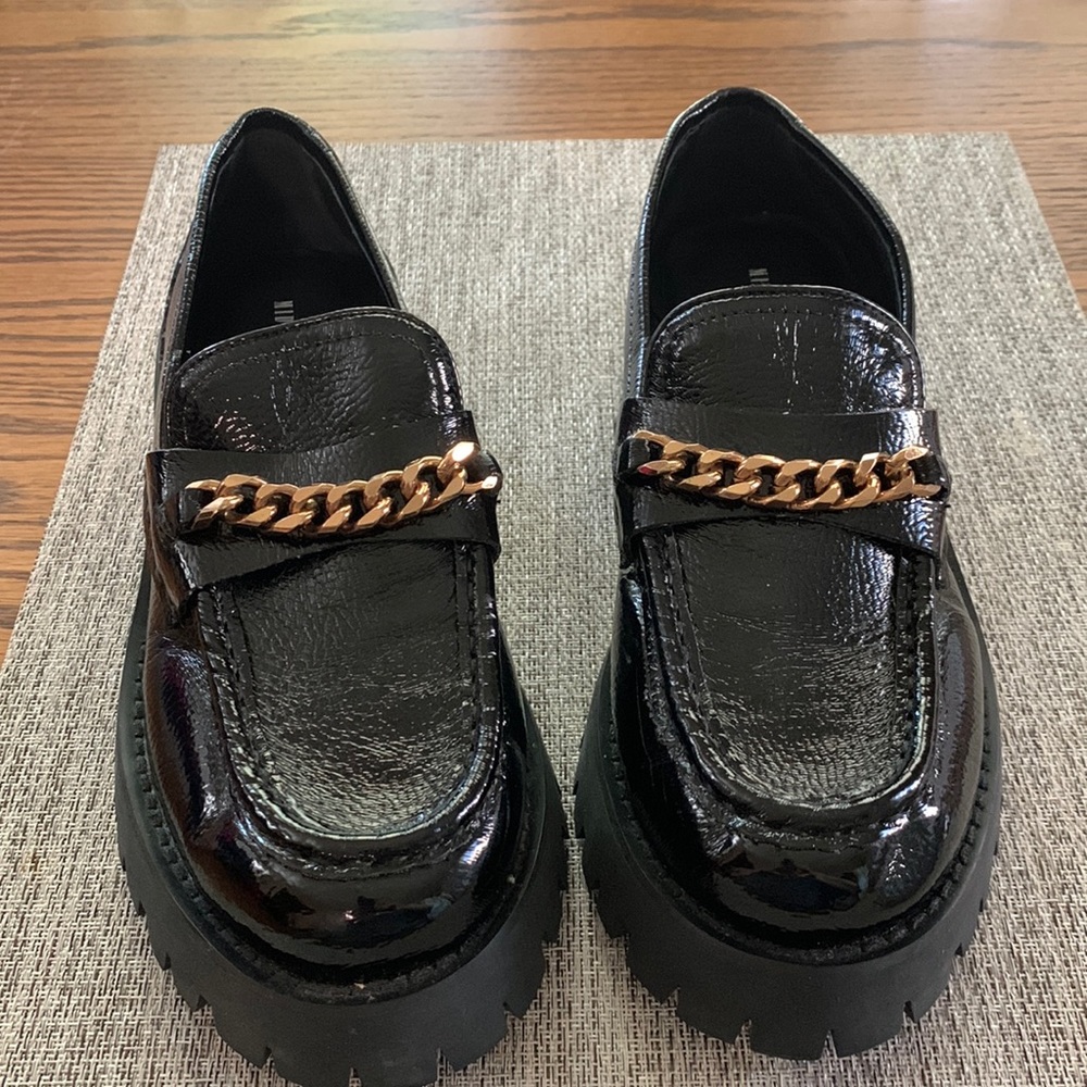 Midnight Girls Club Woman’s 6 Black Chunky Heel & Treaded Sole Round Toe Loafers